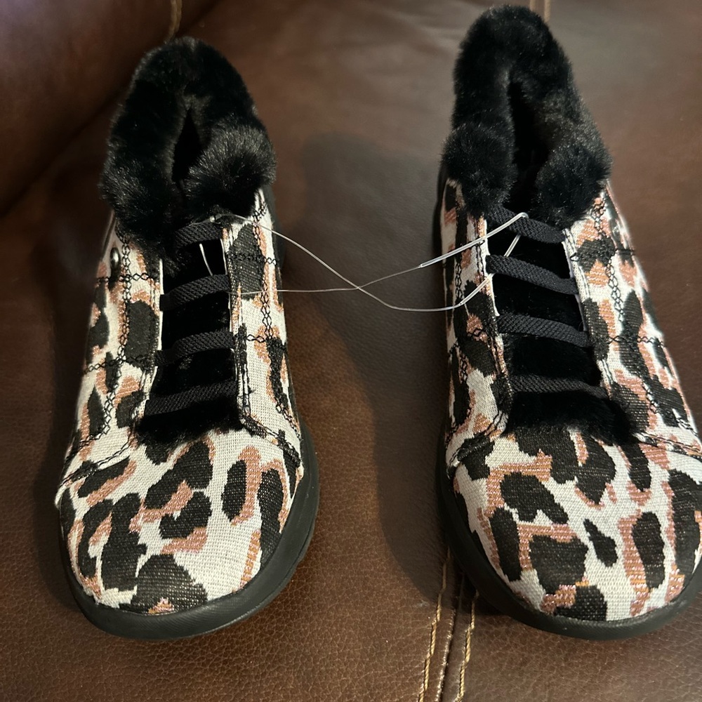 NWOT BZEES Faux Fur Lined Booties